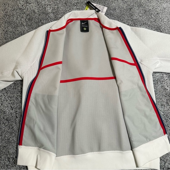 Nike MENS Sweater jacket…never been worn…Brand new…. - Picture 5 of 8